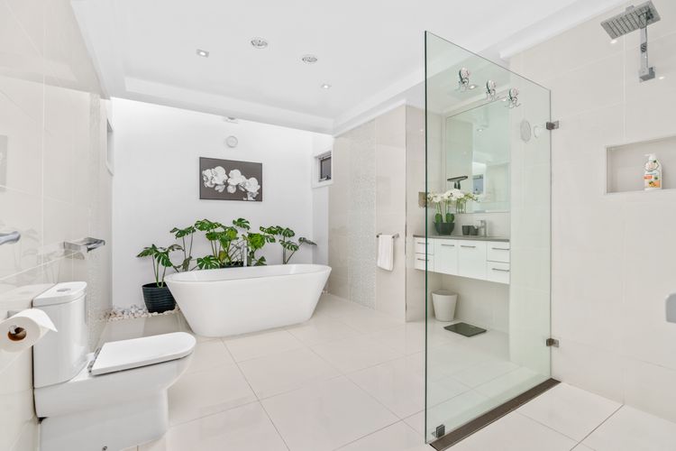 Sea La Vie – Pet Friendly with Fireplace and Swimming Pool & Spa