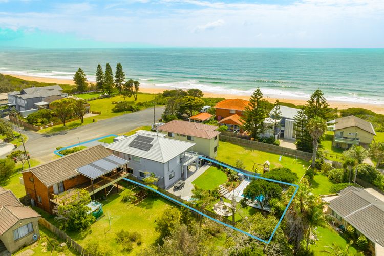 Amazing beach only a few minutes walk away. Easy access to an amazing surf beach for surfing