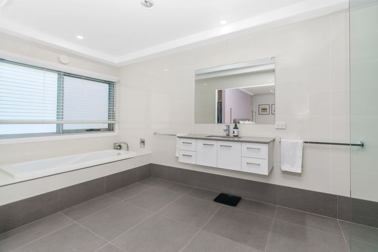 Sea La Vie – Pet Friendly with Fireplace and Swimming Pool & Spa