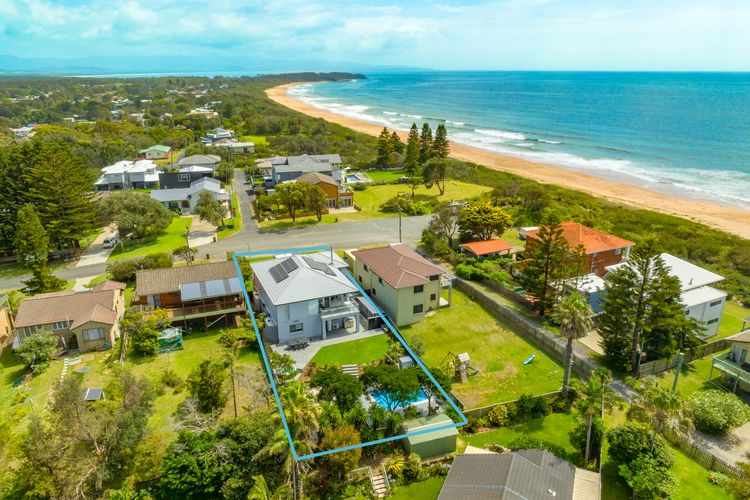 Amazing beach only a few minutes walk away. Easy access to an amazing surf beach for surfing