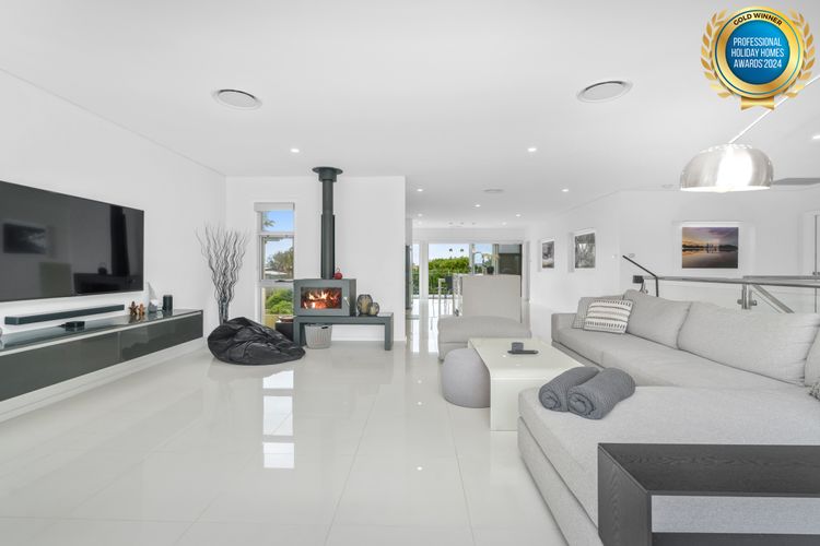 Sea La Vie – Pet Friendly with Fireplace and Swimming Pool & Spa