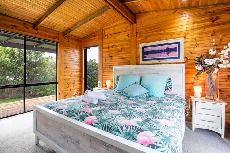 Hidden Orchard – Pet Friendly – 4 Mins Walk to Beach