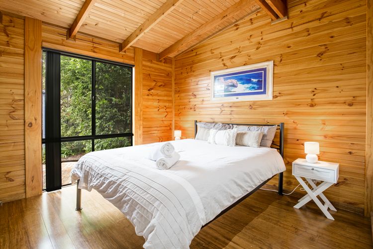 Hidden Orchard – Pet Friendly – 4 Mins Walk to Beach