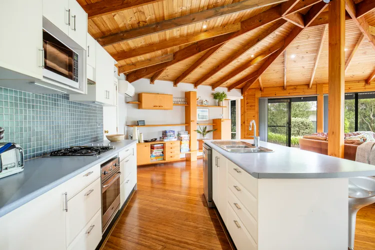 Hidden Orchard – Pet Friendly – 4 Mins Walk to Beach
