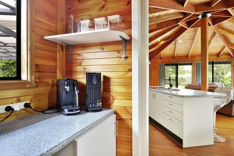 Hidden Orchard – Pet Friendly – 4 Mins Walk to Beach