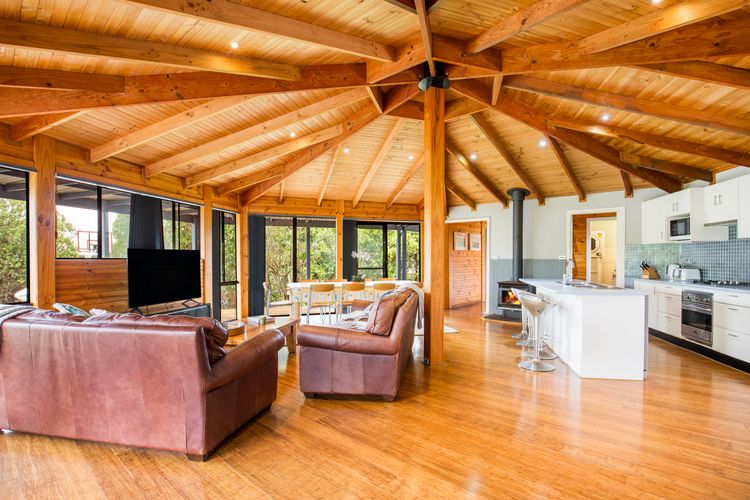 Hidden Orchard – Pet Friendly – 4 Mins Walk to Beach