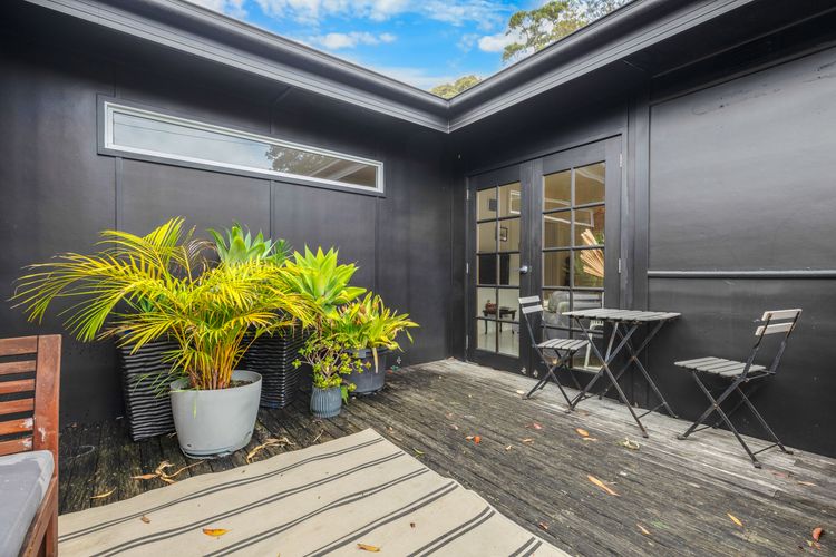 Adrift – Pet-friendly – 5 min Walk to Bay – Rustic Charm