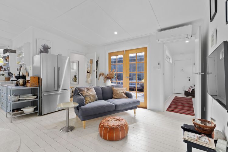 Adrift – Pet-friendly – 5 min Walk to Bay – Rustic Charm