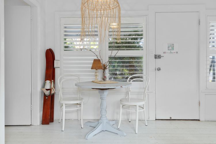 Adrift – Pet-friendly – 5 min Walk to Bay – Rustic Charm