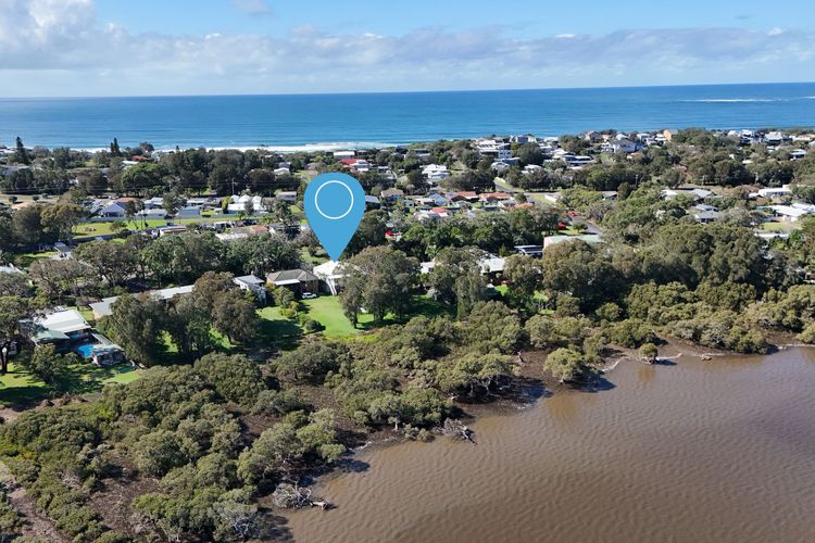 Carramar – Fireplace – Absolute Waterfront