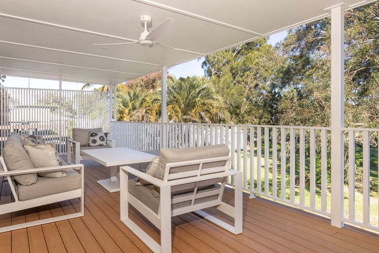 Amazing beach only a few minutes walk away,  Easy access to an amazing surf beach for surfing