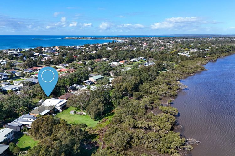 Carramar – Fireplace – Absolute Waterfront