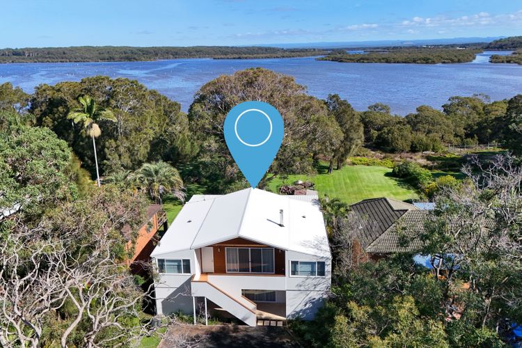 Carramar – Fireplace – Absolute Waterfront