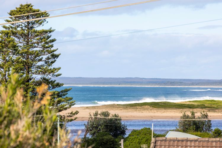 Amazing beach only a few minutes walk away,, Easy access to an amazing surf beach for surfing