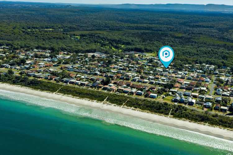 Amazing beach only a few minutes walk away, Close to local golf course