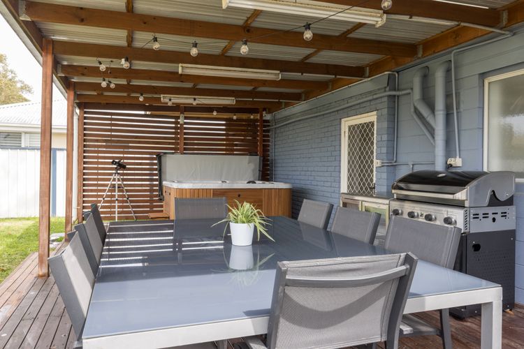 Villa Maris – Pet Friendly with Spa & Fire Pit