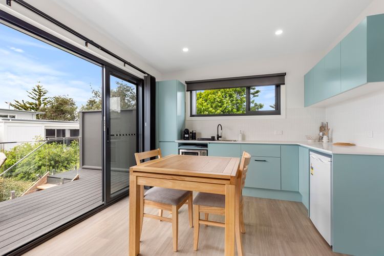 Azure Studio – Ocean Glimpses – 3 Mins Walk to Beach