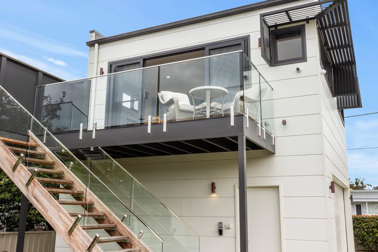 Azure Studio – Ocean Glimpses – 3 Mins Walk to Beach