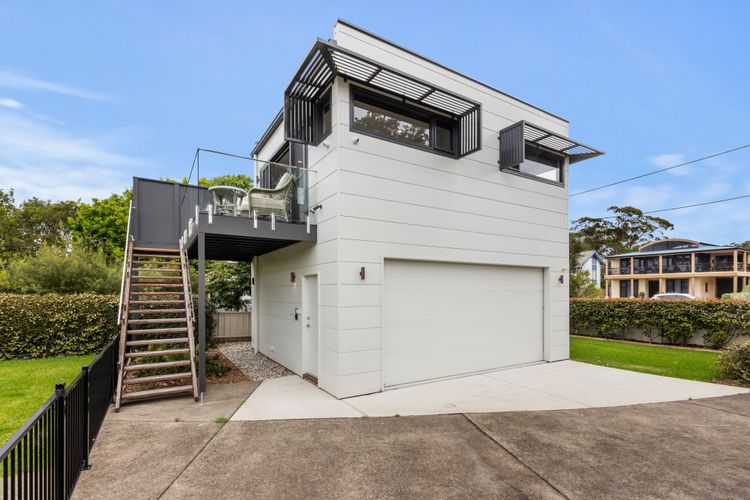 Azure Studio – Ocean Glimpses – 3 Mins Walk to Beach