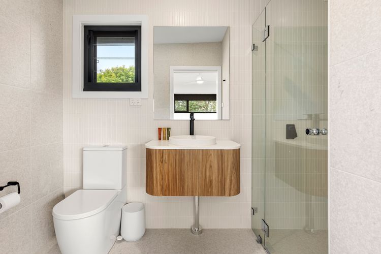 Azure Studio – Ocean Glimpses – 3 Mins Walk to Beach