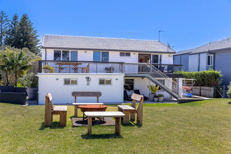 The Castle – Pet Friendly – Absolute Beachfront