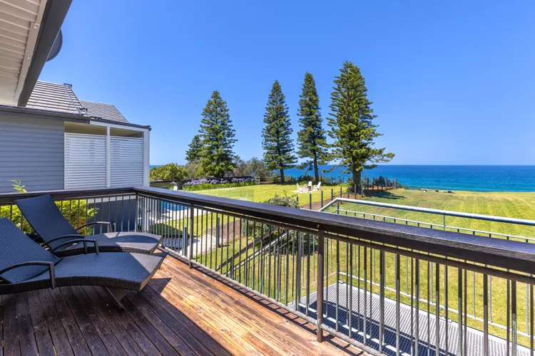 The Castle – Pet Friendly – Absolute Beachfront