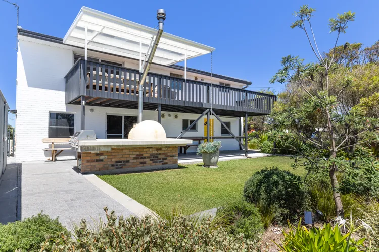 The Castle – Pet Friendly – Absolute Beachfront