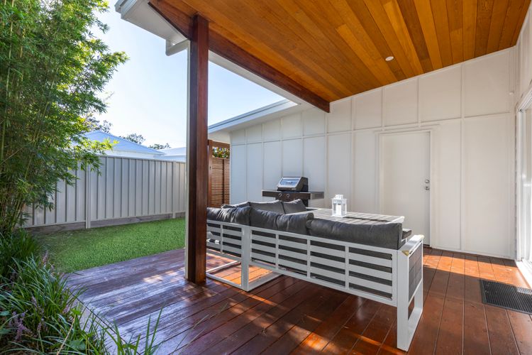 Amazing beach only a few minutes walk away, Amazing lakefront at your doorstep, Easy access to an amazing surf beach for surfing
