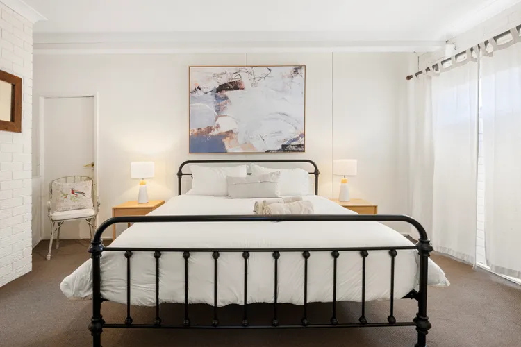 Quay’s Cabin: Your Front-Row Seat to the Ocean – Beachfront Bliss Awaits