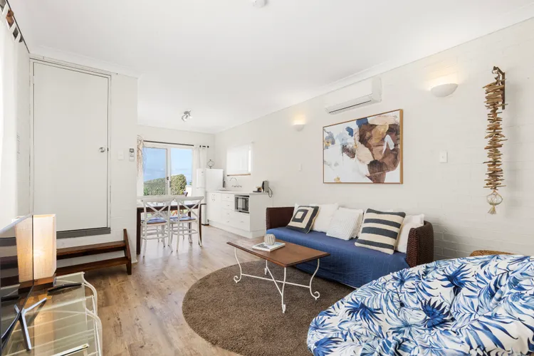 Quay’s Cabin: Your Front-Row Seat to the Ocean – Beachfront Bliss Awaits