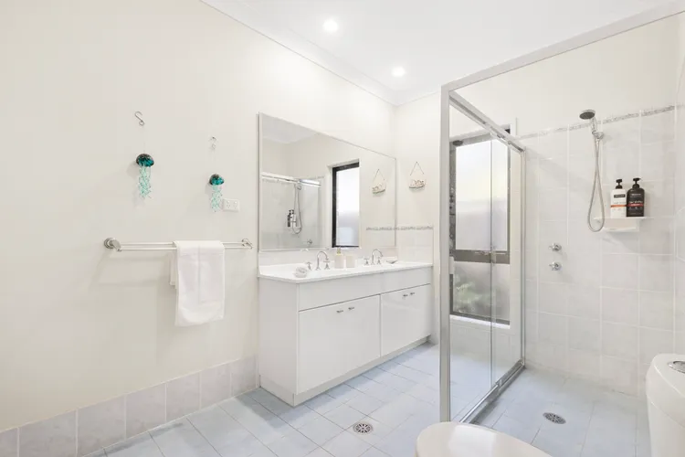 Water Lane – Swimming Pool – 4 Mins Walk to Bay