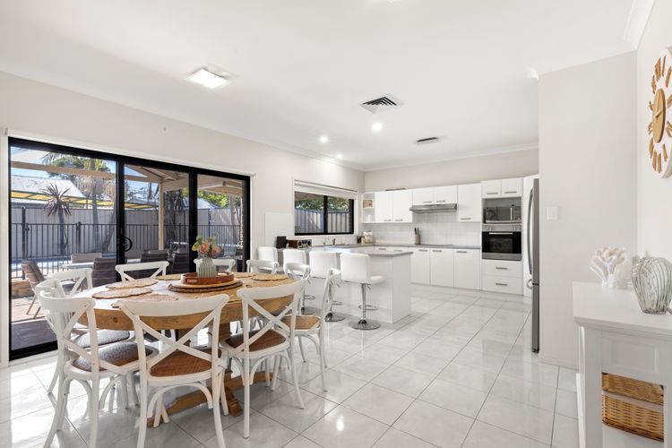 Water Lane – Swimming Pool – 4 Mins Walk to Bay