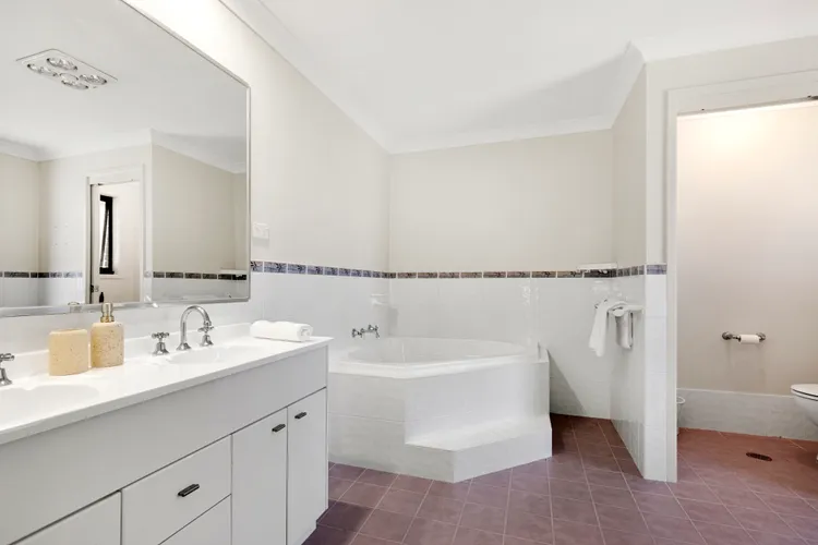 Water Lane – Swimming Pool – 4 Mins Walk to Bay