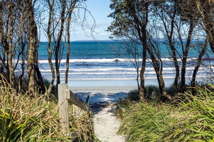 Modern 2 Bed Apartment – 6 Min walk to beach