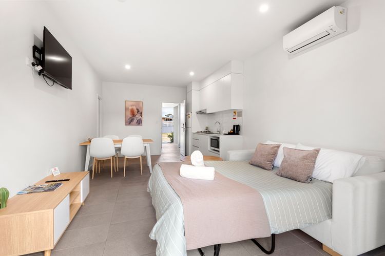 Modern 2 Bed Apartment – 6 Min walk to beach
