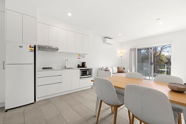 Modern 2 Bed Apartment – 6 Min walk to beach