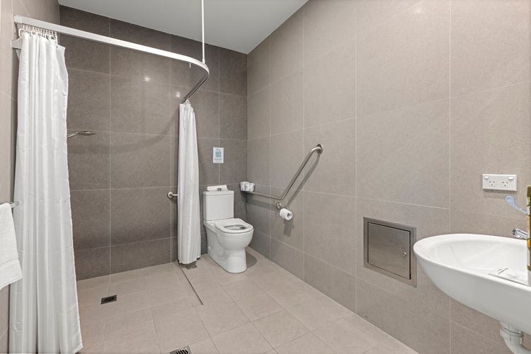 Modern 2 Bed Apartment – 6 Min walk to beach