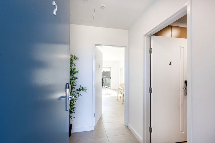 Modern 2 Bed Apartment – 6 Min walk to beach