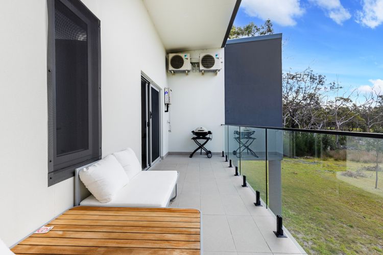 Modern 2 Bed Apartment with BBQ – 6 Min walk to beach