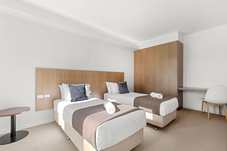 Modern 2 Bed Apartment with BBQ – 6 Min walk to beach