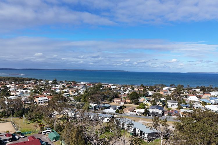 Modern 2 Bed Apartment with BBQ – 6 Min walk to beach