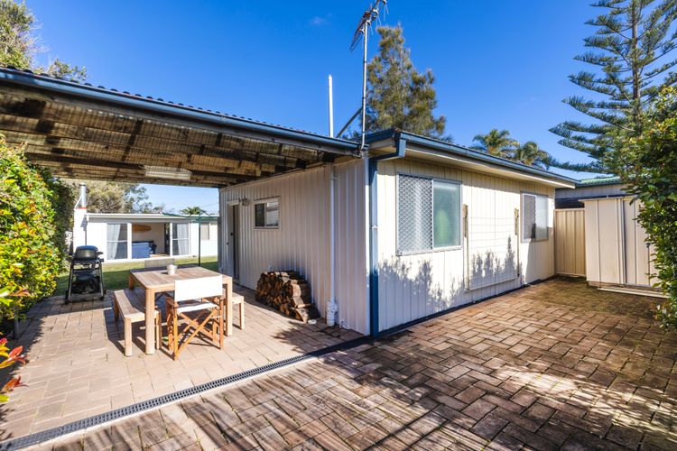 The Cabana – Pet Friendly with Fireplace – 2 Mins to Beach