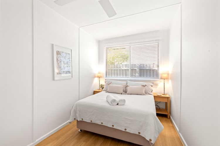 The Cabana – Pet Friendly with Fireplace – 2 Mins to Beach