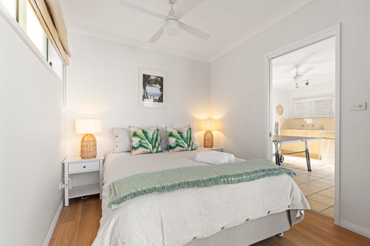The Cabana – Pet Friendly with Fireplace – 2 Mins to Beach