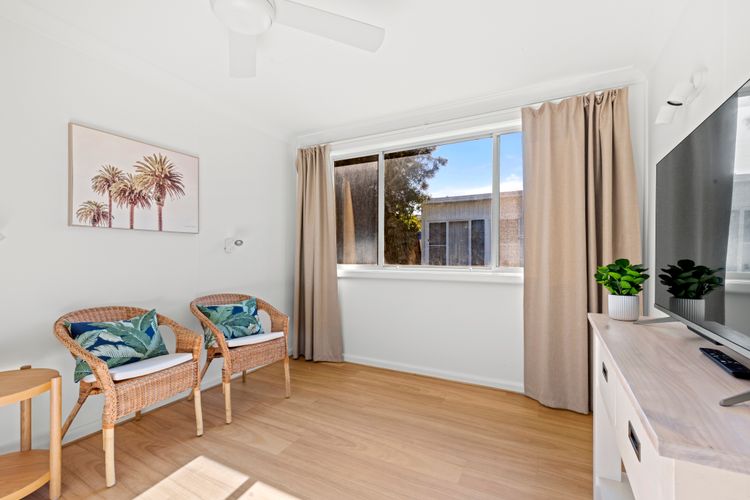 The Cabana – Pet Friendly with Fireplace – 2 Mins to Beach