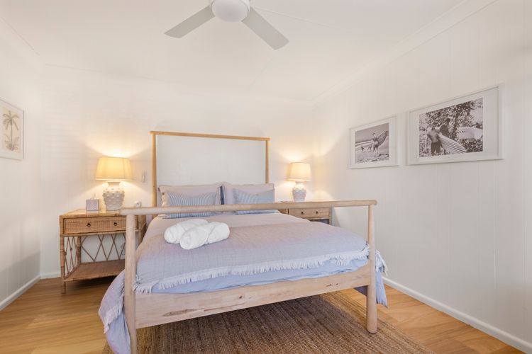 The Cabana – Pet Friendly with Fireplace – 2 Mins to Beach