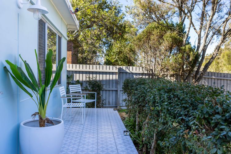 The Cabana – Pet Friendly with Fireplace – 2 Mins to Beach