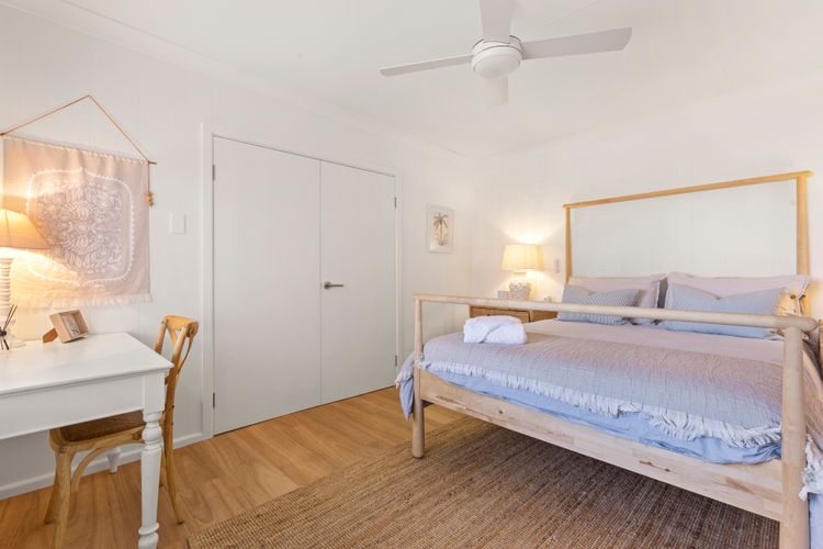 The Cabana – Pet Friendly with Fireplace – 2 Mins to Beach