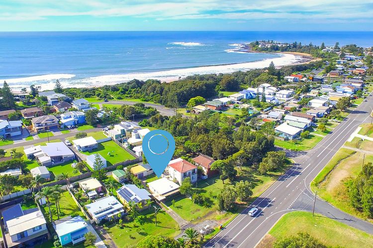 The Cabana – Pet Friendly with Fireplace – 2 Mins to Beach