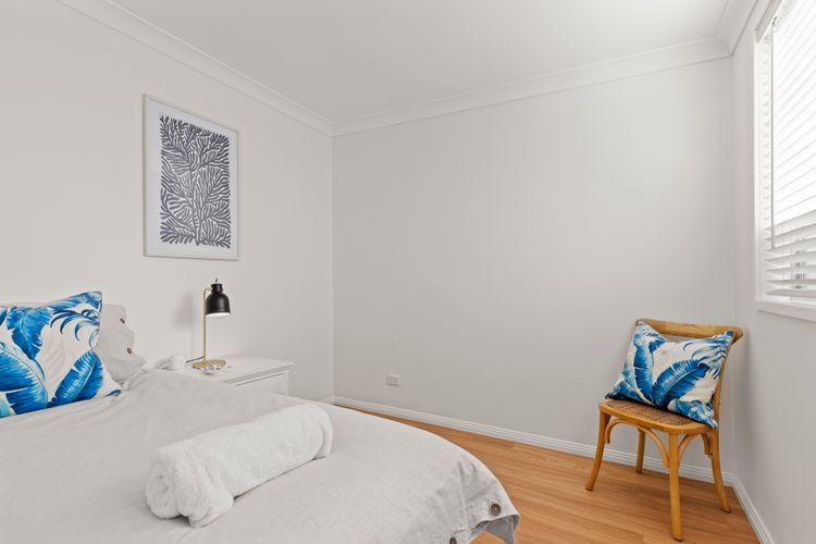 The Cabana – Pet Friendly with Fireplace – 2 Mins to Beach